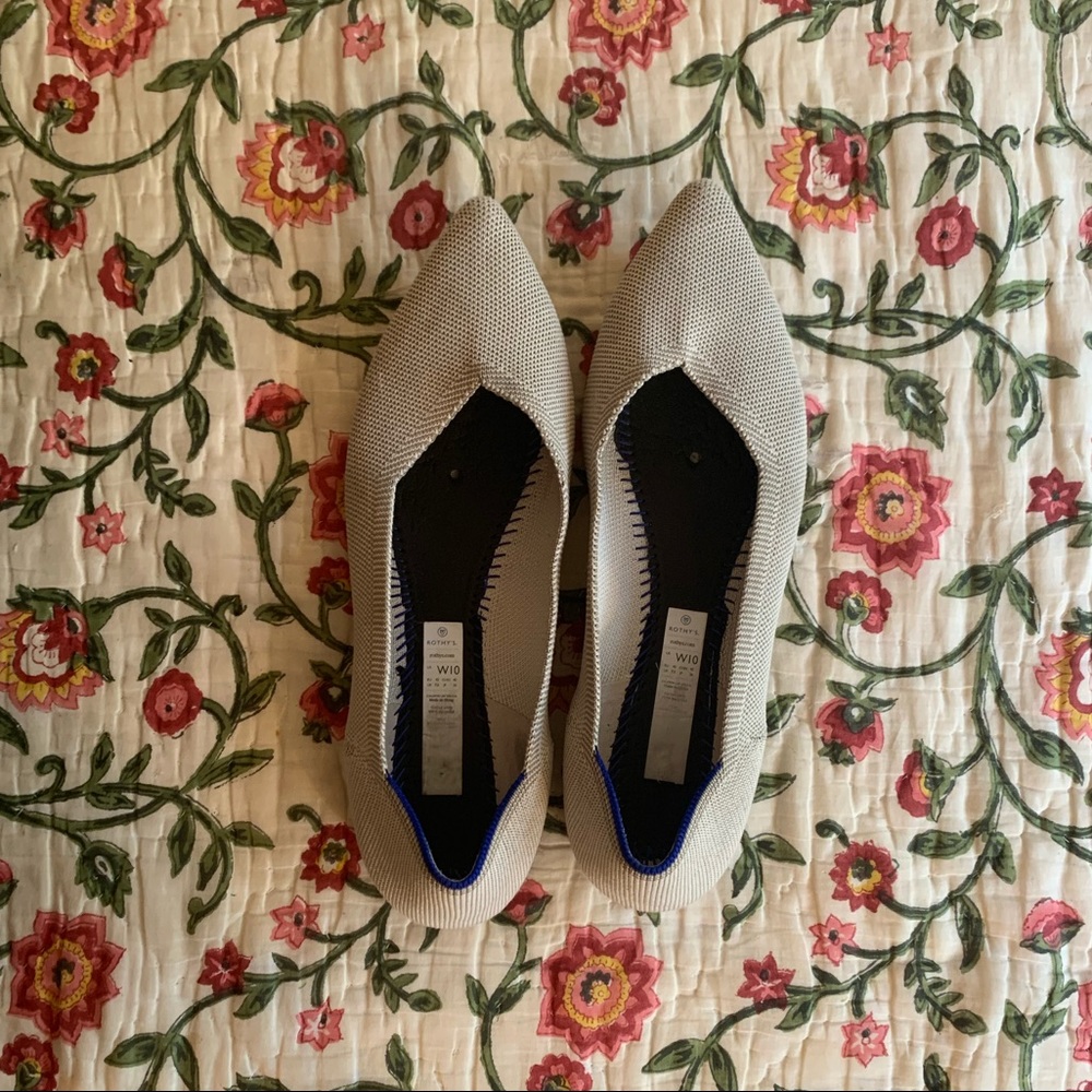 Light gray size 10 Rothy’s pointed flats